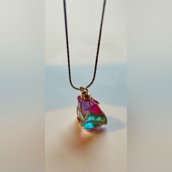 Handmade Iridescent Rainbow Pendant Gold Tone Chain Necklace Boho Jewelry - Picture 13 of 13